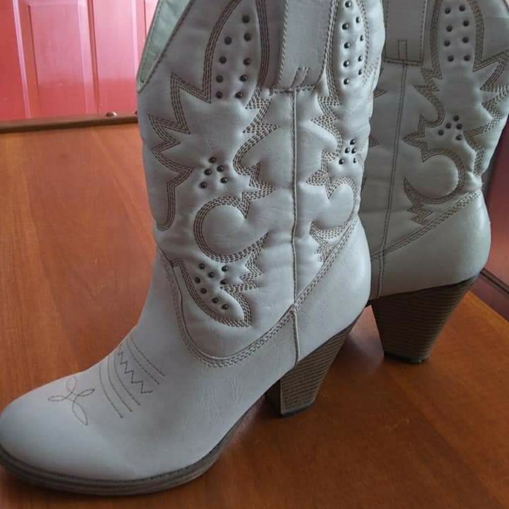 New MIA Girl Boots